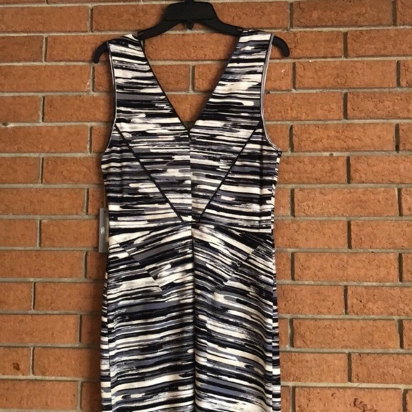 🖤TART COLLECTION🖤 VIERA V-NECK DRESS
$168🖤 - Picture 6 of 10